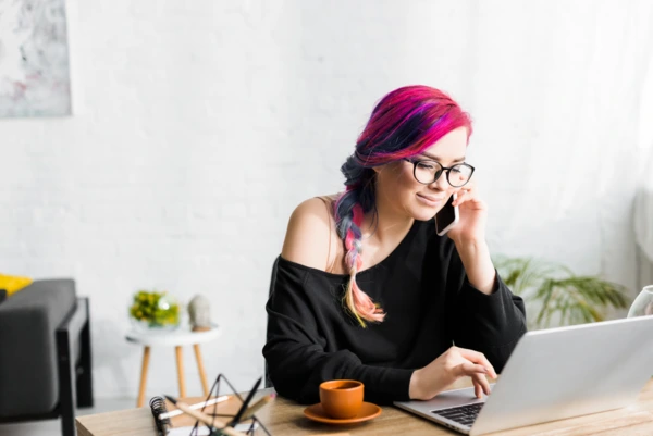 responsable du marketing par e-mail au travail